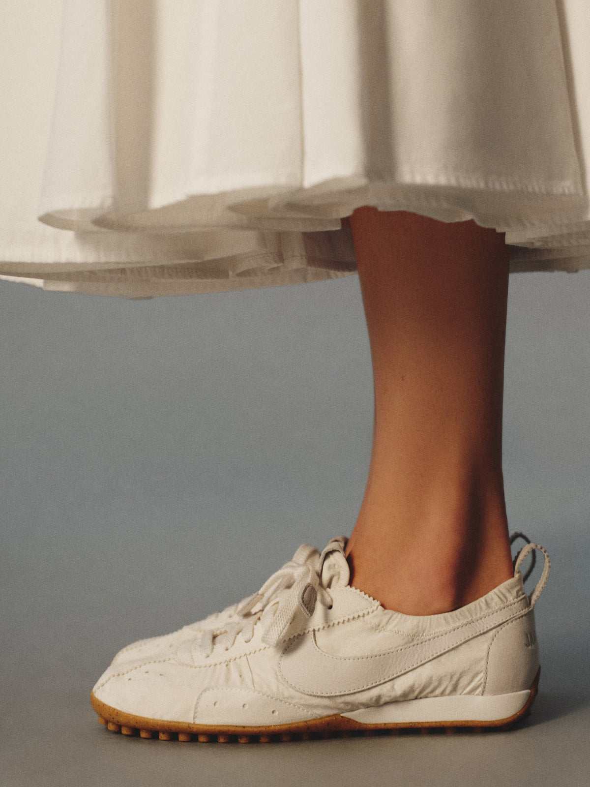 Mond - Jacquemus + Nike Kollaboration Schuhe