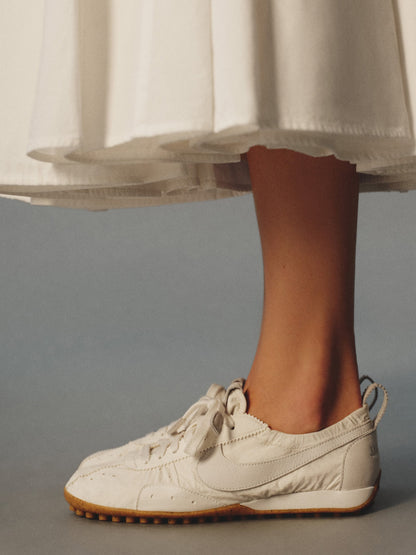 Mond - Jacquemus + Nike Kollaboration Schuhe