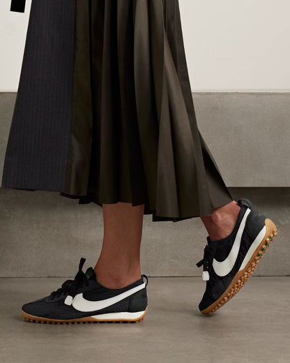 Mond - Jacquemus + Nike Kollaboration Schuhe
