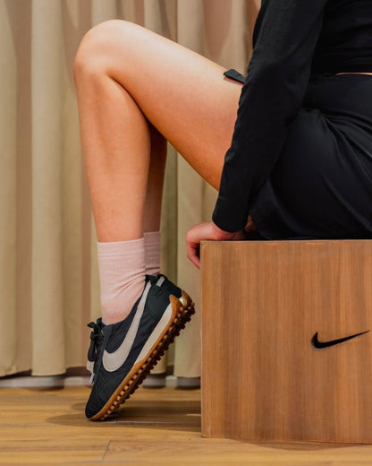 Mond - Jacquemus + Nike Kollaboration Schuhe