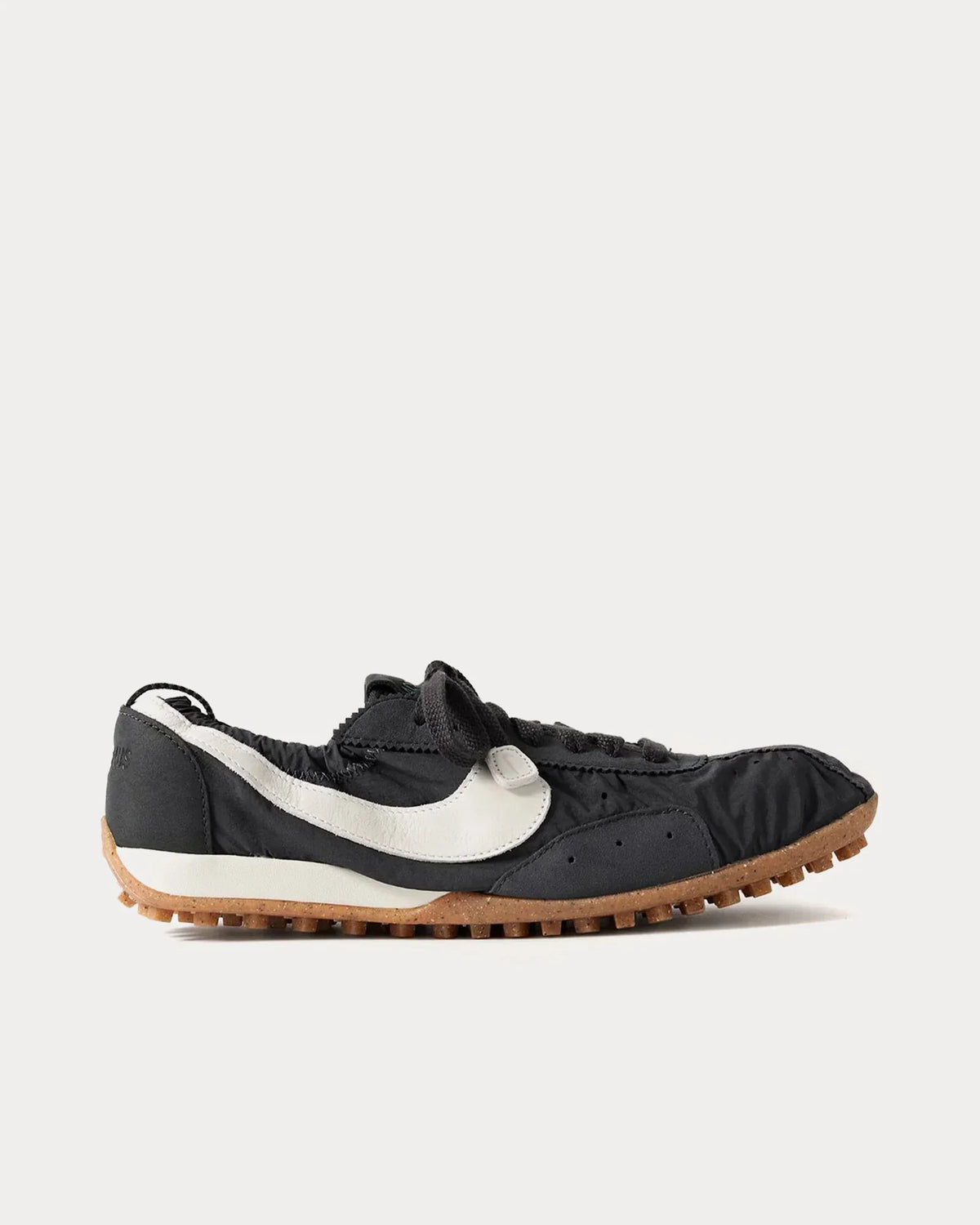 Mond - Jacquemus + Nike Kollaboration Schuhe