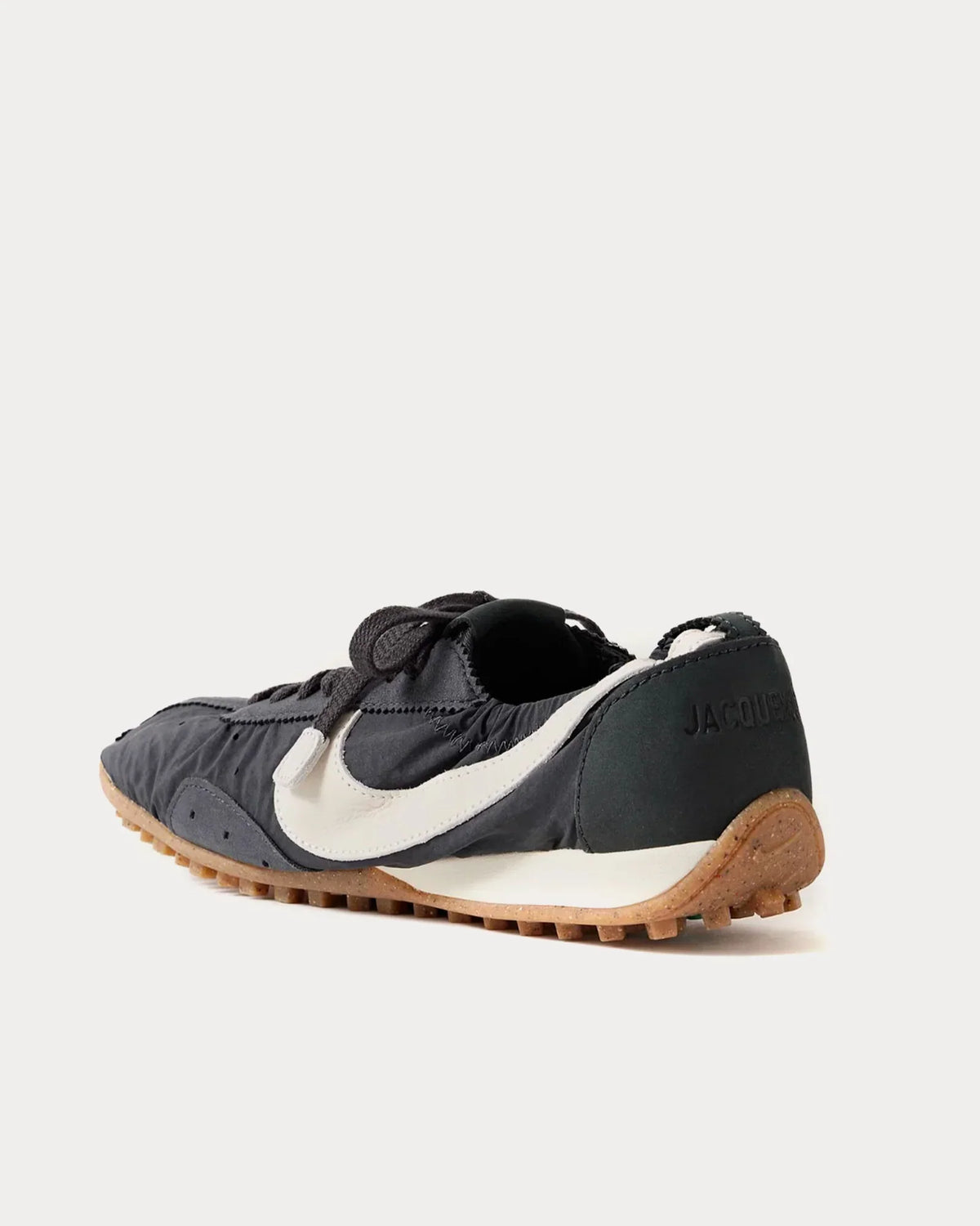 Mond - Jacquemus + Nike Kollaboration Schuhe