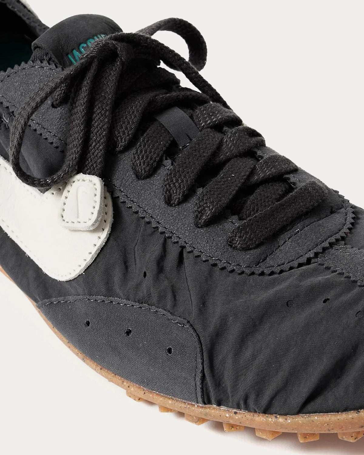 Mond - Jacquemus + Nike Kollaboration Schuhe
