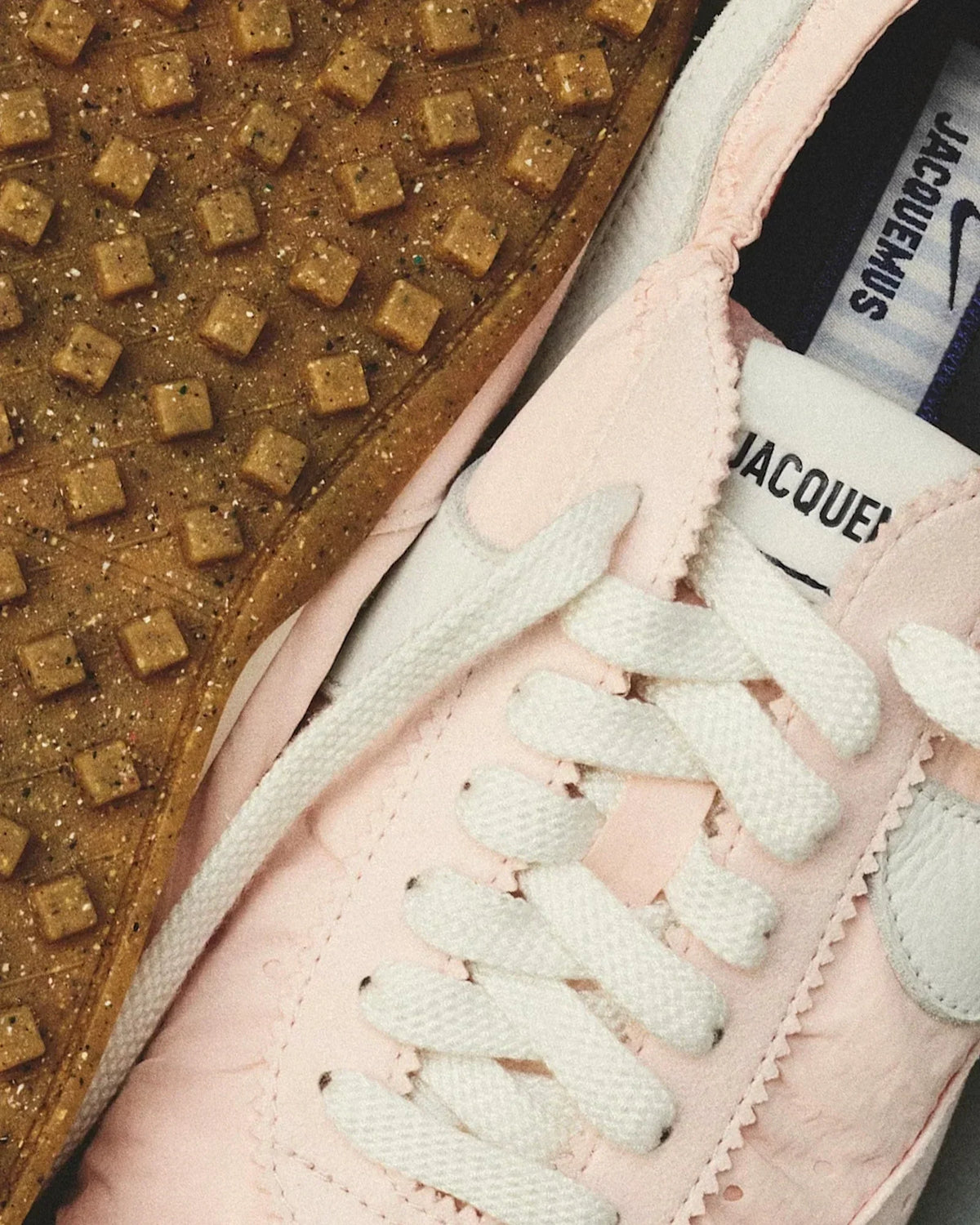 Mond - Jacquemus + Nike Kollaboration Schuhe