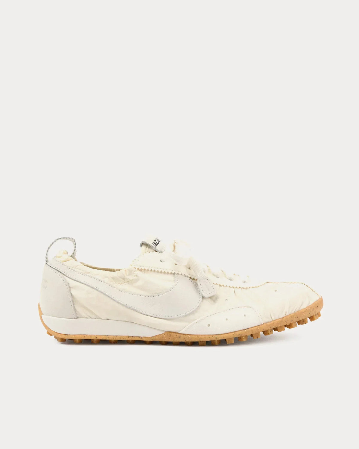 Mond - Jacquemus + Nike Kollaboration Schuhe