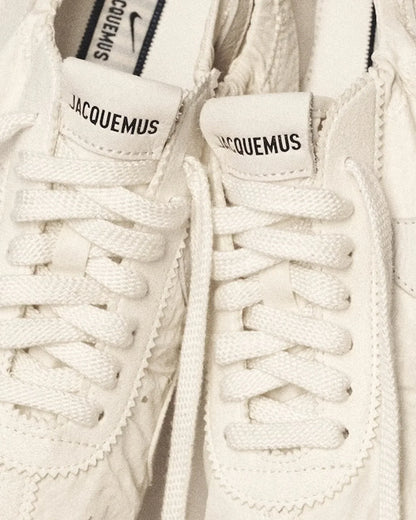 Mond - Jacquemus + Nike Kollaboration Schuhe